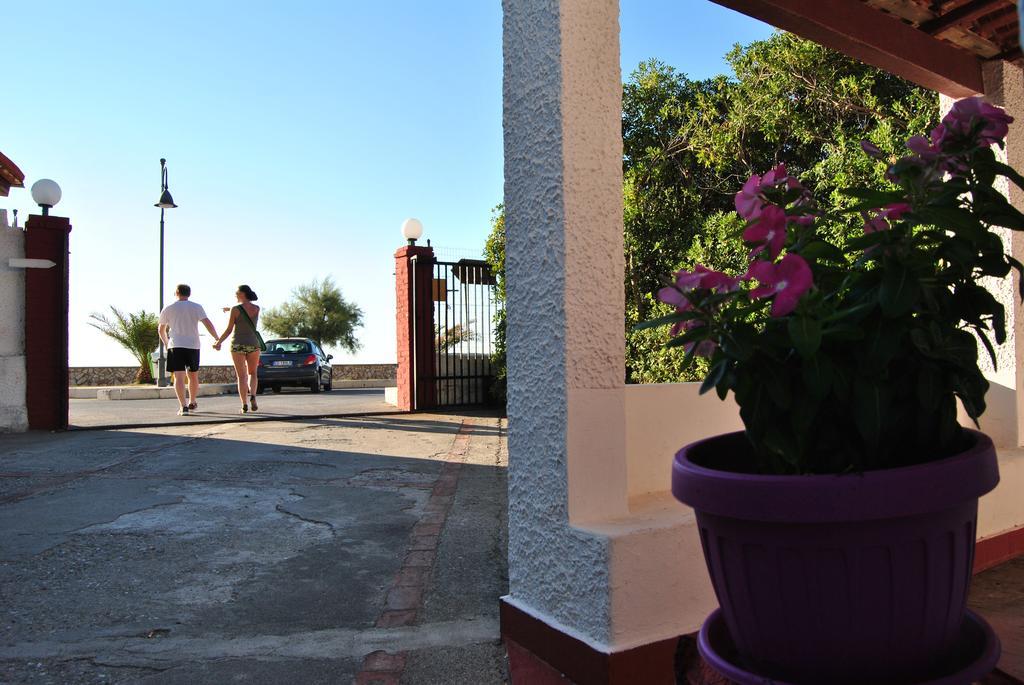 Camping B&B Gioiosa Gioiosa Marea Bagian luar foto
